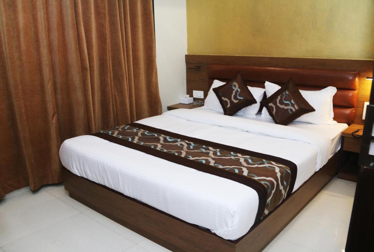 Hotel Crystal Luxury Inn- Bandra Мумбаї Екстер'єр фото